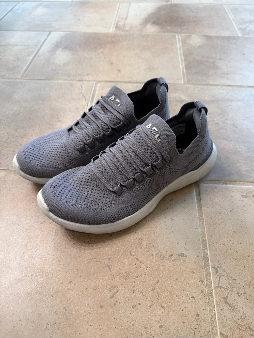 APL shoes size 7